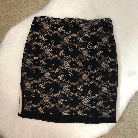 Superdown Mollie Lace Mini Skirt with Side Slit - Picture 4 of 7